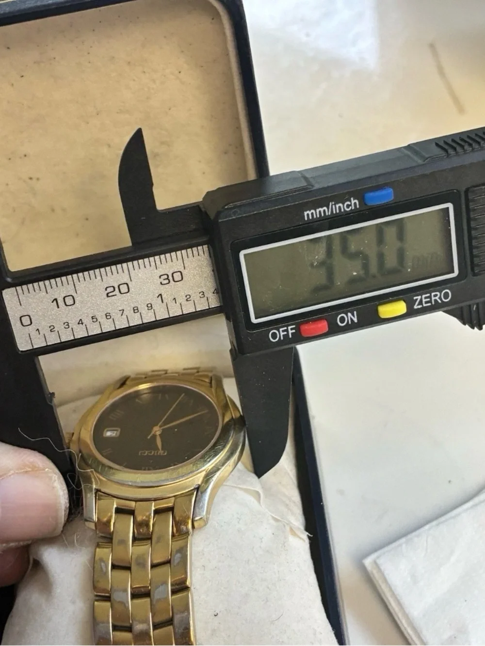 Gucci 5400M Men’s Watch – Black Dial with Diamond Markers